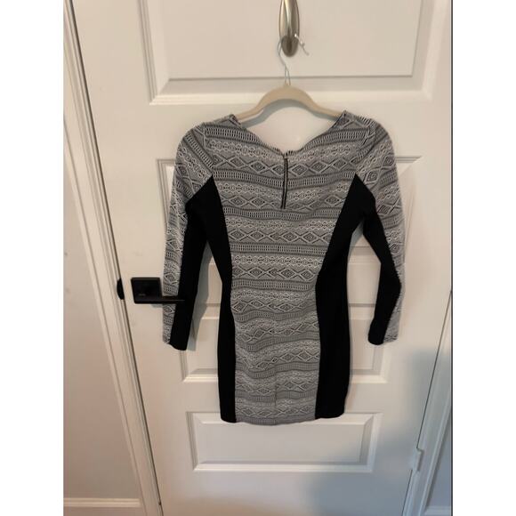 H&M Divided Color Block Long Sleeve Mini Dress - Picture 3 of 4
